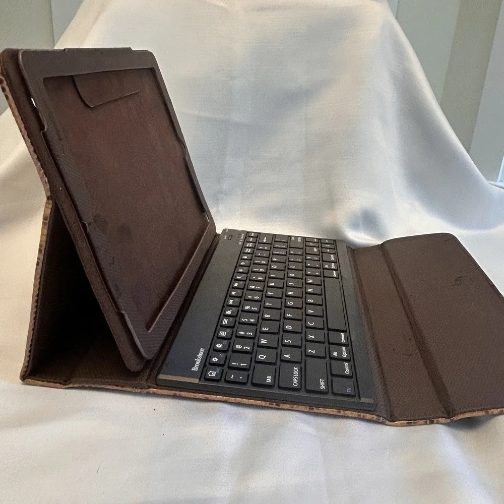 BROOKSTONE animal print IPAD/tablet CASE /W‎ BLUETOOTH KEYBOARD, new out of box